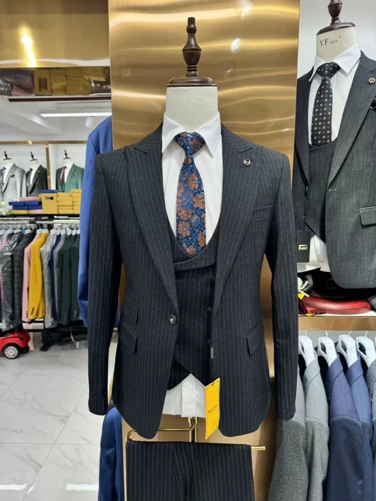 Classic Handsome Men's Striped Suits 3 Pieces Blazer Vest Pants For Formal Party Classy Peak Lapel Tuxedo Wedding Groom Sets