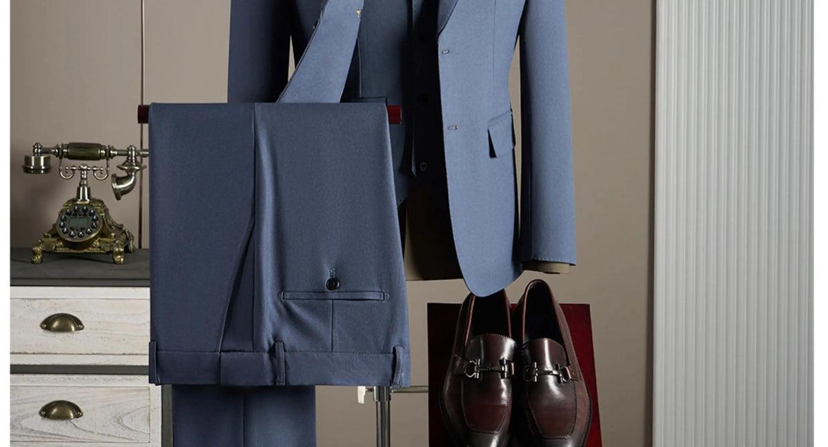 Men's Wool Blend Three-Piece Suit – Slim Fit British Style for Weddings & Formal Occasions