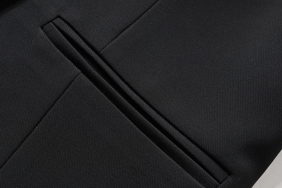 Black short V-neck slim fitting vest for women's spring and autumn jackets can be paired inside