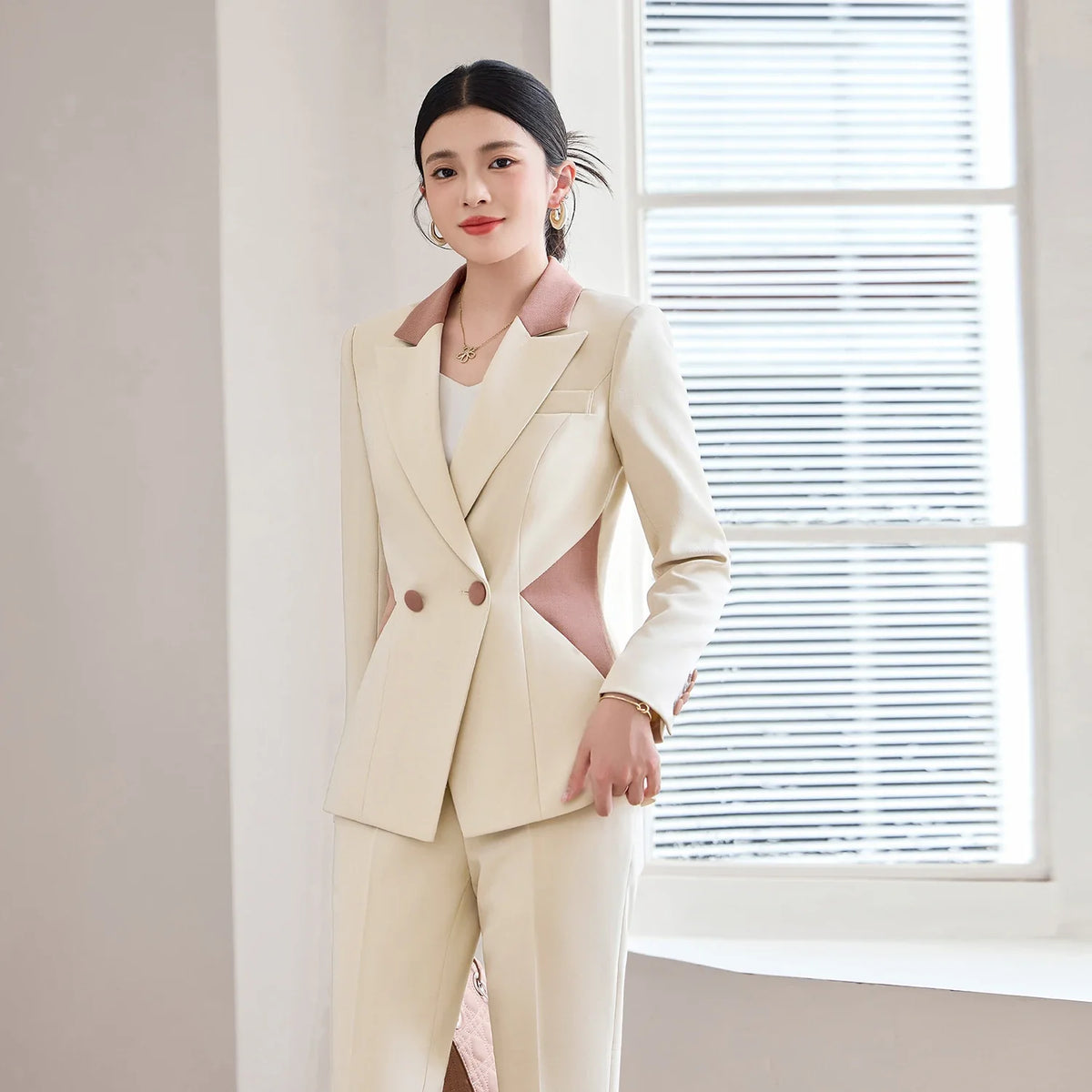 Fashionable professional women's attire, exquisite elegant two-piece pant + suit jacket. 2025 autumn winter new styles
