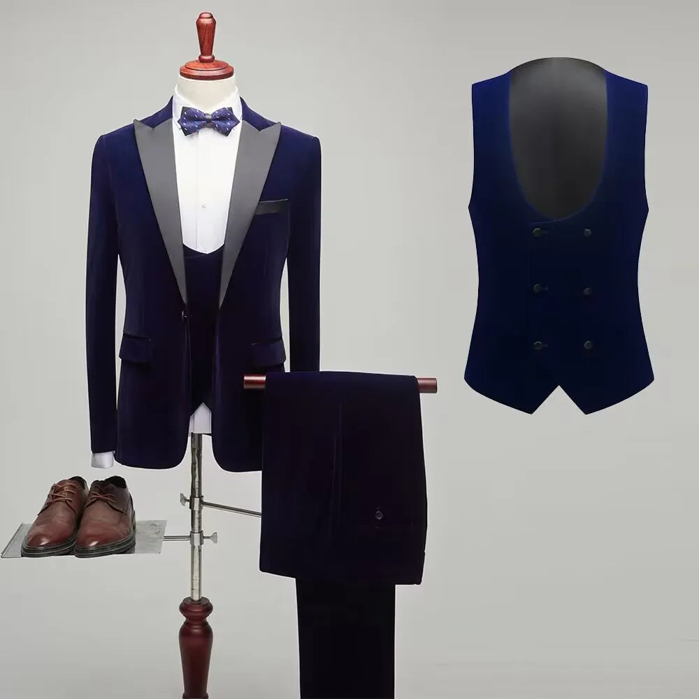 Red Velvet Men's 3 Pieces Suit Peak Lapel Jacket Waistcoat and Trousers Dinner Wedding Tuxedos Slim Fit Formal Business Suits
