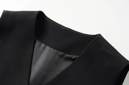 Black short V-neck slim fitting vest for women's spring and autumn jackets can be paired inside