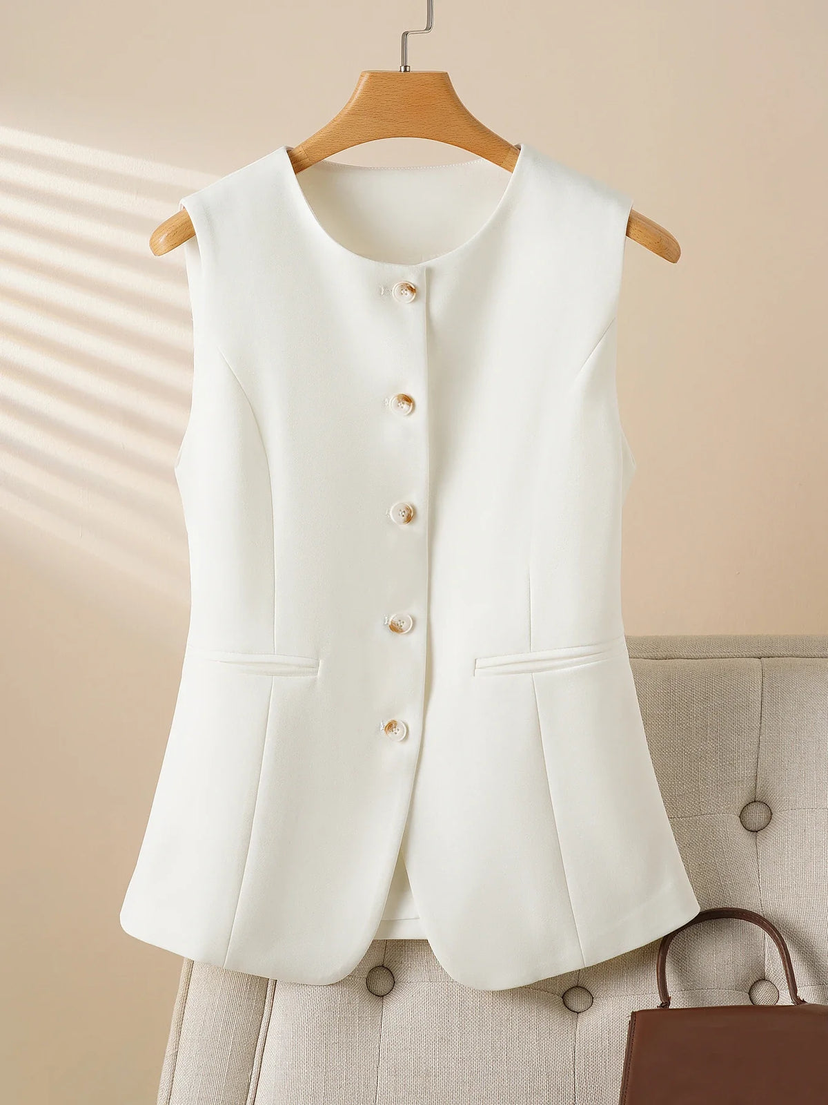 Black Round Neck Single-Breasted Fashion Vest for Women, Spring & Fall Fashionable Slim Sleeveless Suit Vest Top for Outer Wear