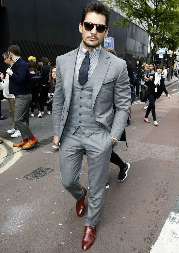 Burgundy Classic Peak Lapel Wedding Tuxedos Slim Fit Suits For Men Groomsmen Suit 3 Pieces Prom Formal Best Man Suits