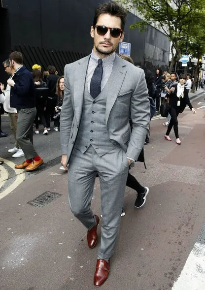 Burgundy Classic Peak Lapel Wedding Tuxedos Slim Fit Suits For Men Groomsmen Suit 3 Pieces Prom Formal Best Man Suits