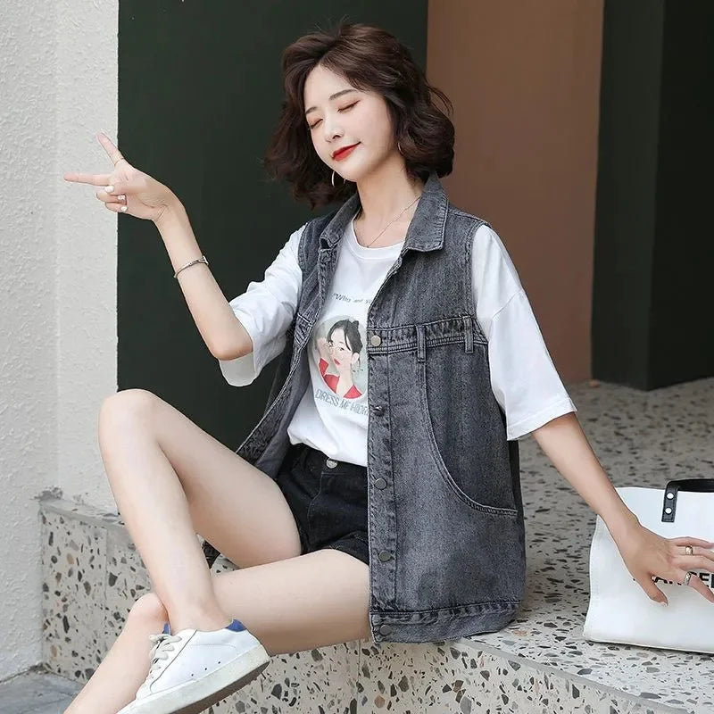 2025 Spring Summer new Fashion V-Neck Denim Vest Women Short Sleeveless Jacket Casual Single-Breasted Jean Waistcoat Female