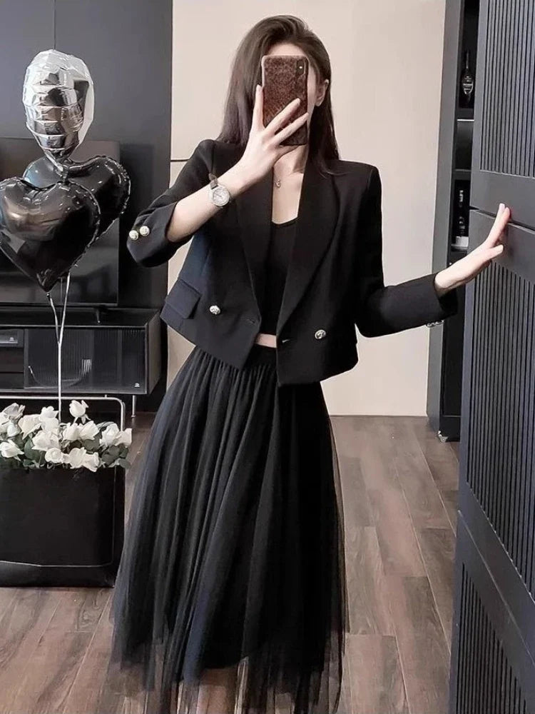 Chic Black Women Blazer 2025 New Arrival Spring Autumn Short Petite Button Trim Design Unique Niche Outerwear Basic Youthful