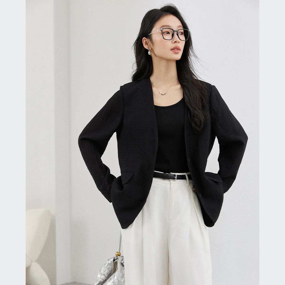 Women's Black Blazer New Autumn 2026 V-neck Loose-fit Casual Office Lady Tailored Coat Fall Fashion Elegant Jackets A0511