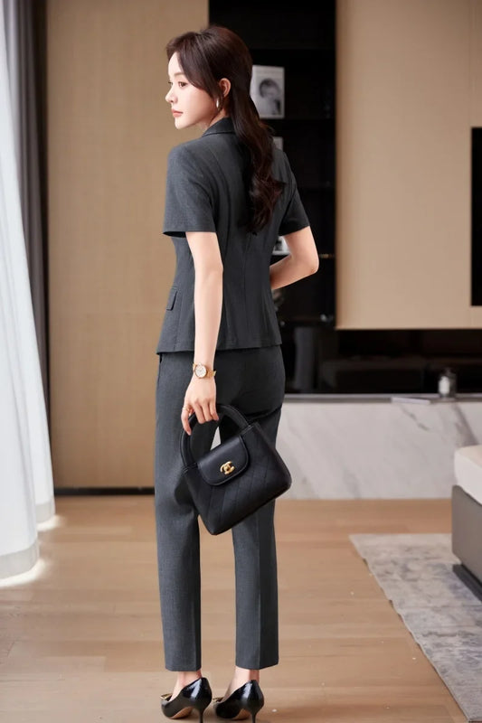 Short-Sleeved Suit Pants, Elegant Temperament, Unique Design, Spring and Summer, 2026 New