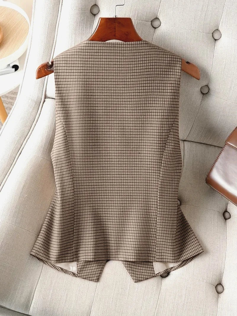 Vintage Women's Checkered Tank Top with Elegant V-neck Buttons Is Designed for Folding Daily Commute and Office Casual Wear