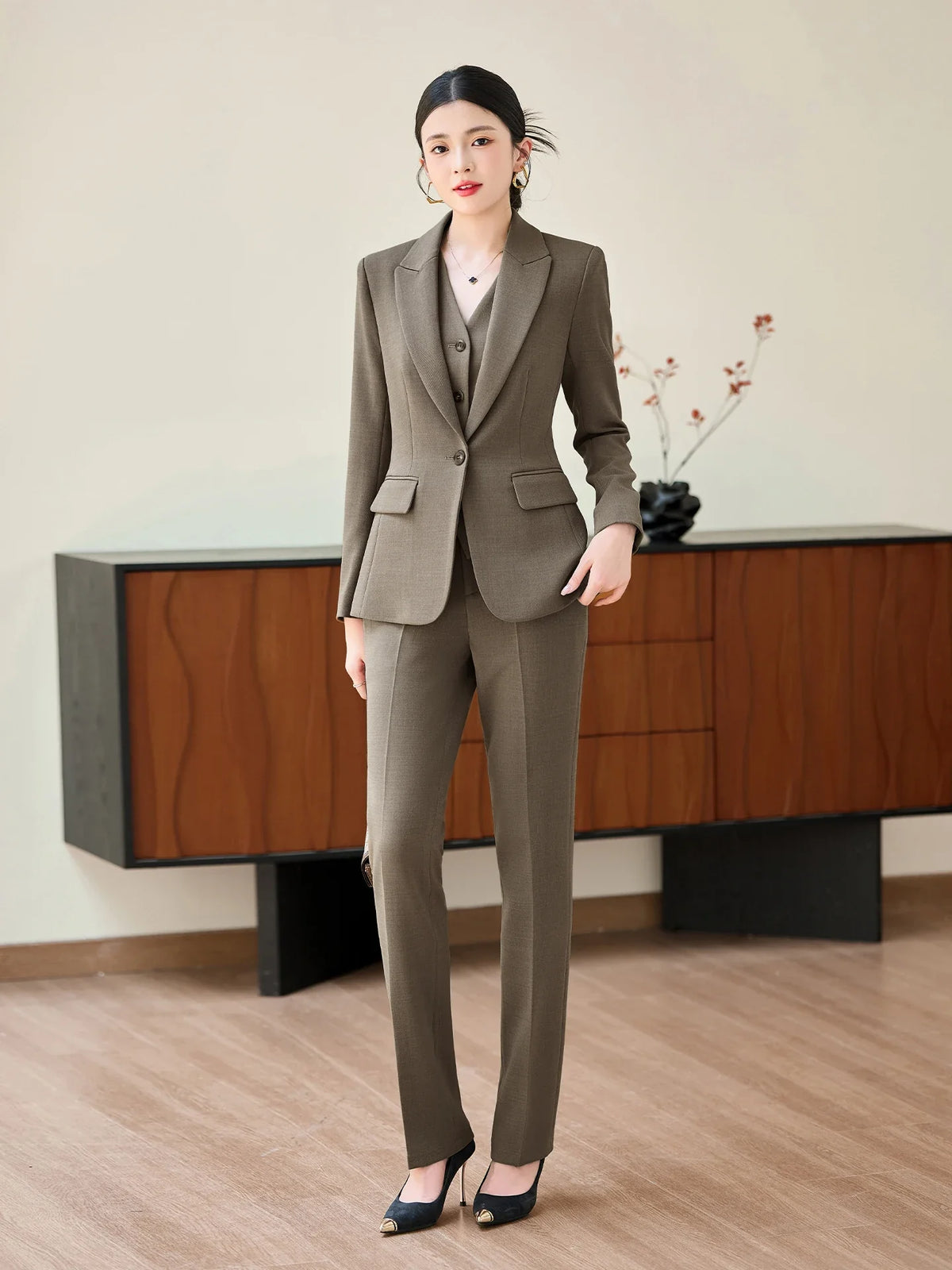 Fashionable professional women's two-piece pant+ suit jacket. Sophisticated elegant, slim fit comfortable. 2025 new style