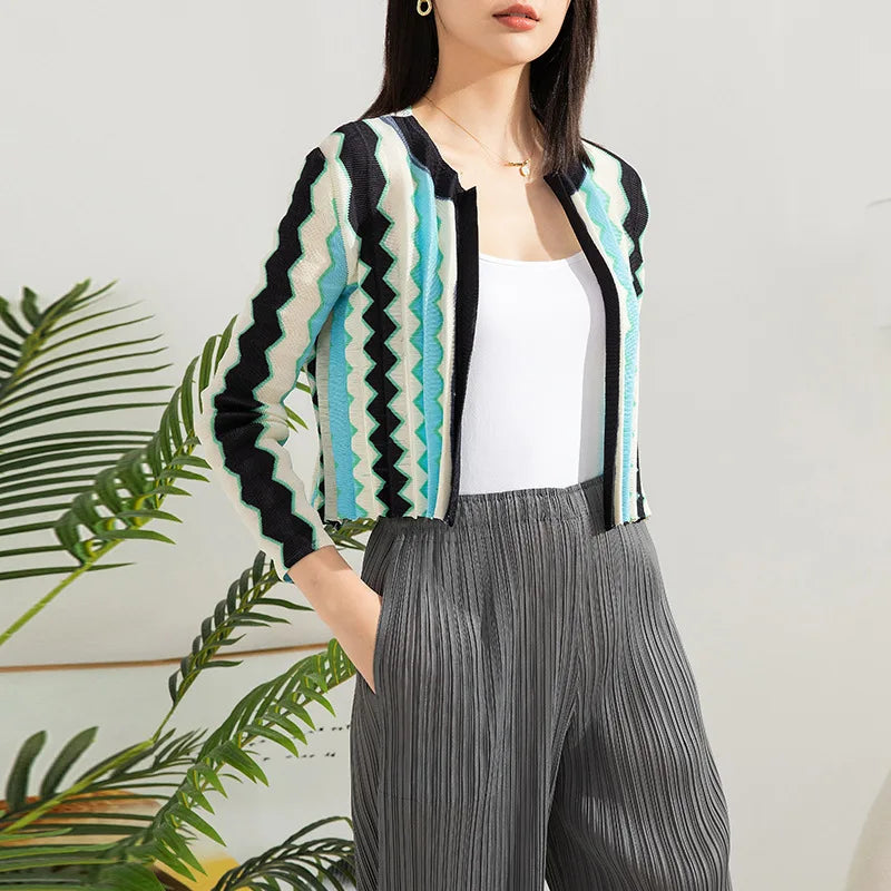 Miyake Style Coat Women Spring Autumn Fashion Top 2023 Pleated Contrast Color Cardigan Short Temperament Small Size All-Matching