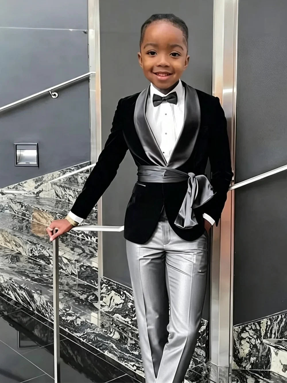 New Boys Velvet Suit Set 2 Pieces Formal Party Wear Fashionable Handsome Kids Regular Fit Tuxedo Wedding Guest Outfit