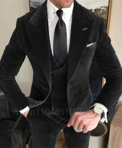 Elegant Velvet Men's 3 Pieces Suit Peak Lapel Jacket Vest and Trousers Dinner Wedding Tuxedos Slim Fit Formal Business Suits