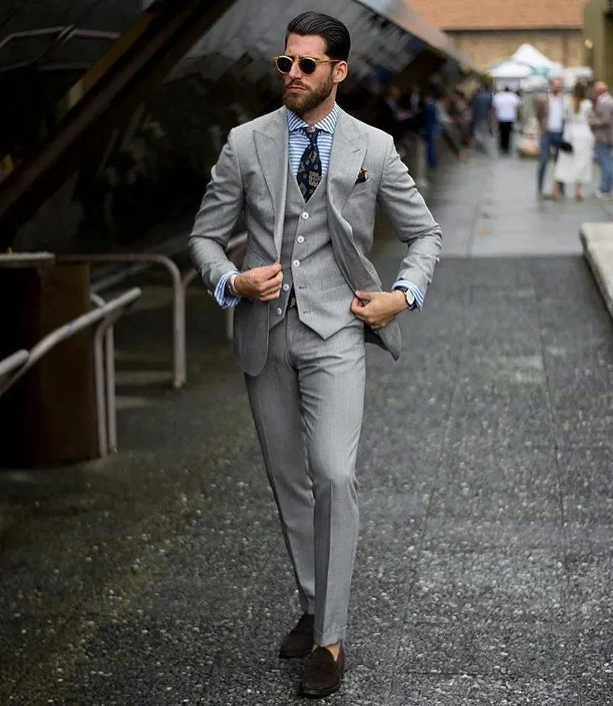 Light Grey Groom Tuxedos Groomsmen Mens Wedding Dress Excellent Man Jacket Peak Lapel Blazer (Jacket+Pants+Vest)