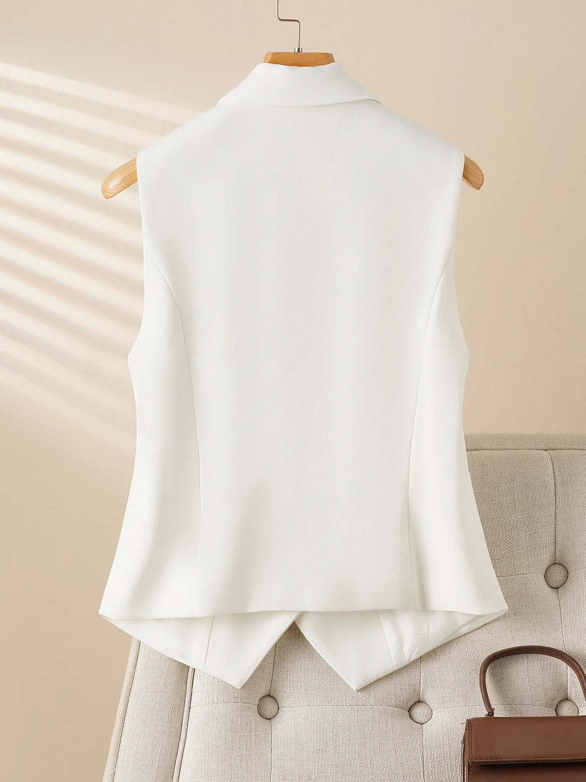 Fashionable White Short Suit Collar Vest for Women, Spring & Fall Style, Workplace Elegant, Slim and Versatile Sleeveless Vest t